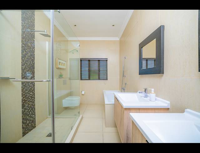 4 BEDROOM HOUSE FOR SALE IN SHEFFIELD BEACH